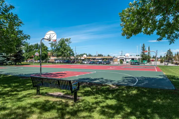 A residential street in Spruce Cliff